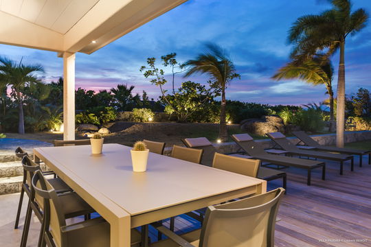 VILLA PAJOMA OUTDOOR DINING AREA 7