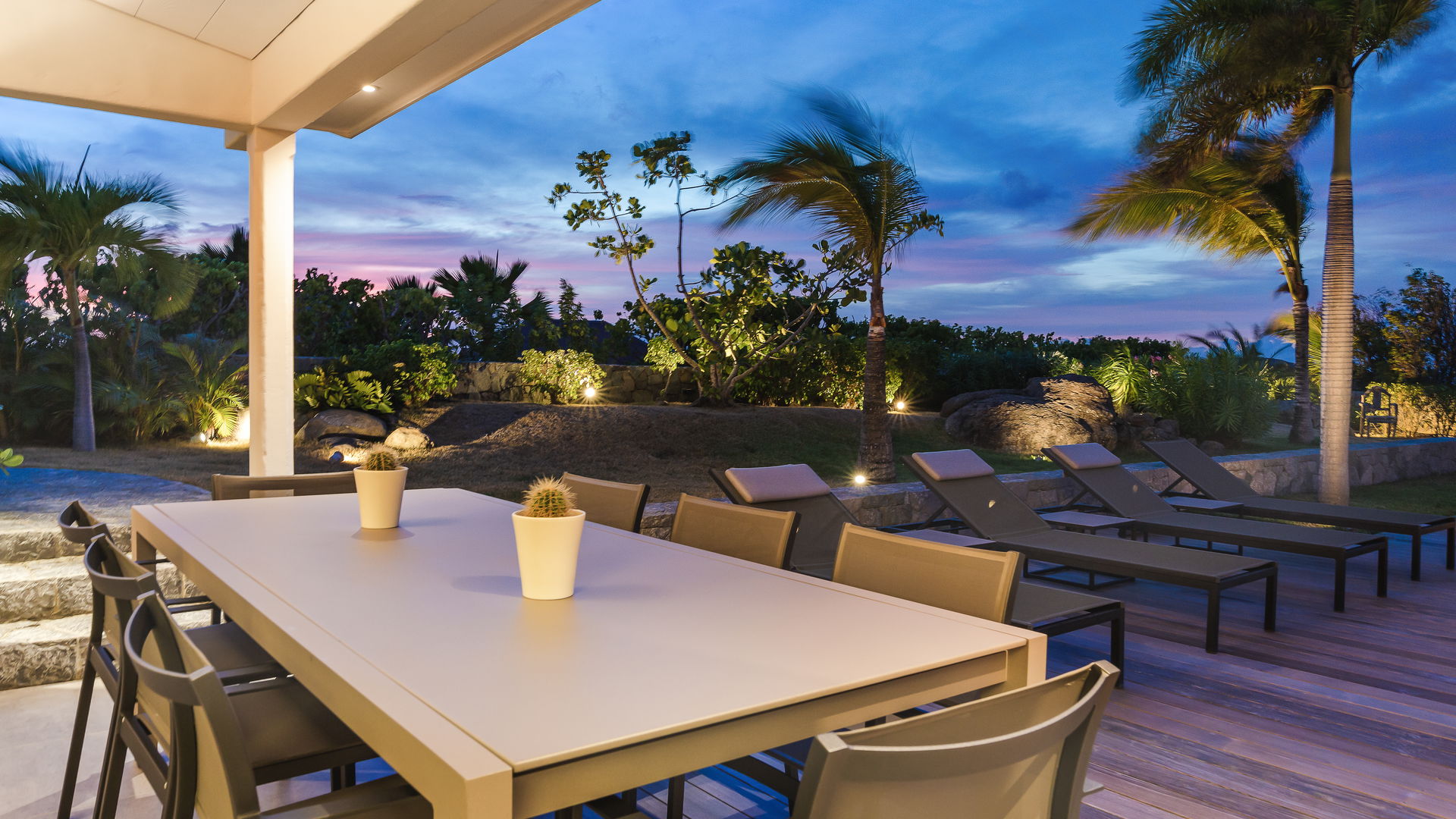 OUTDOOR DINING AREA
