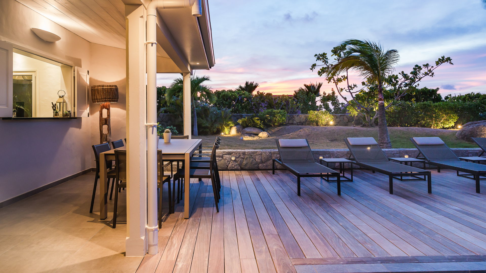 OUTDOOR DINING AREA
