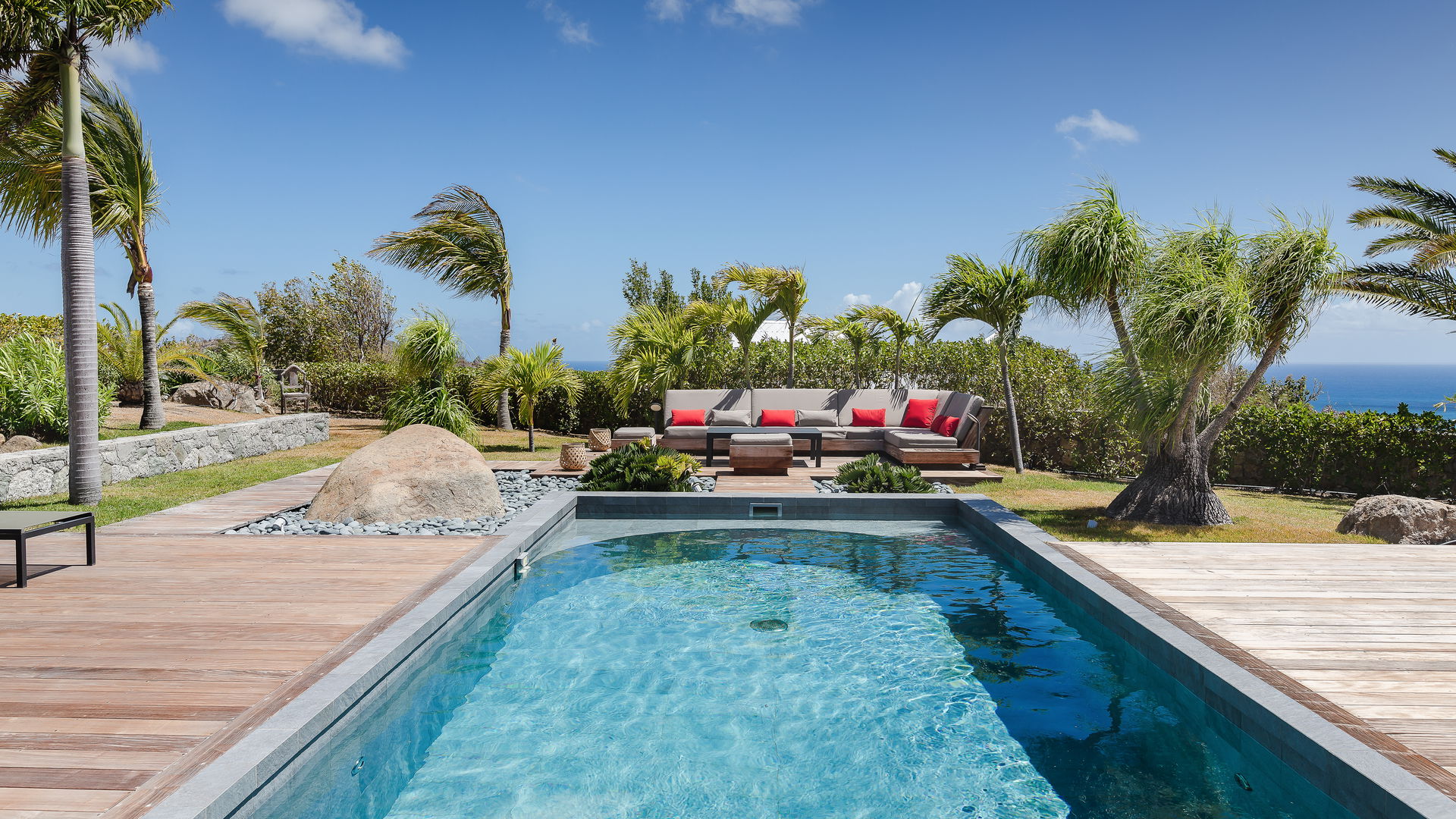 POOL & TERRACE