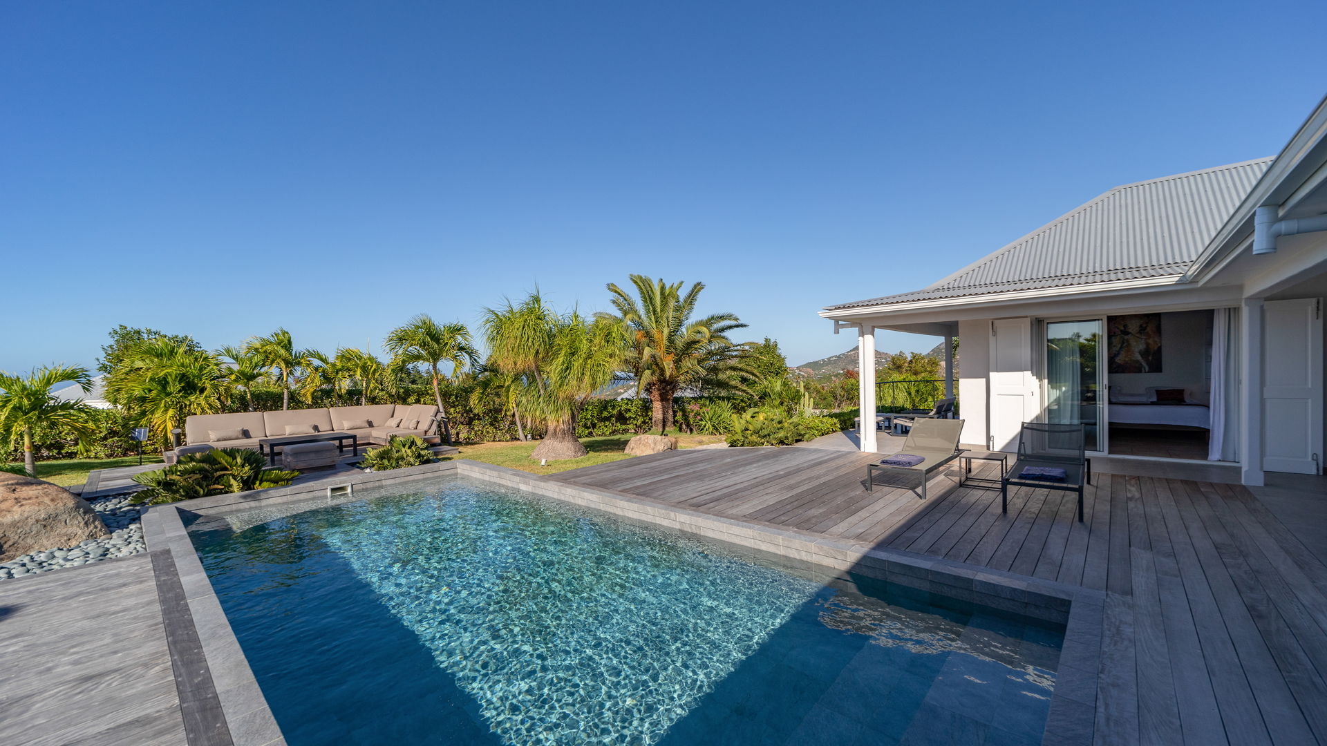 POOL & TERRACE