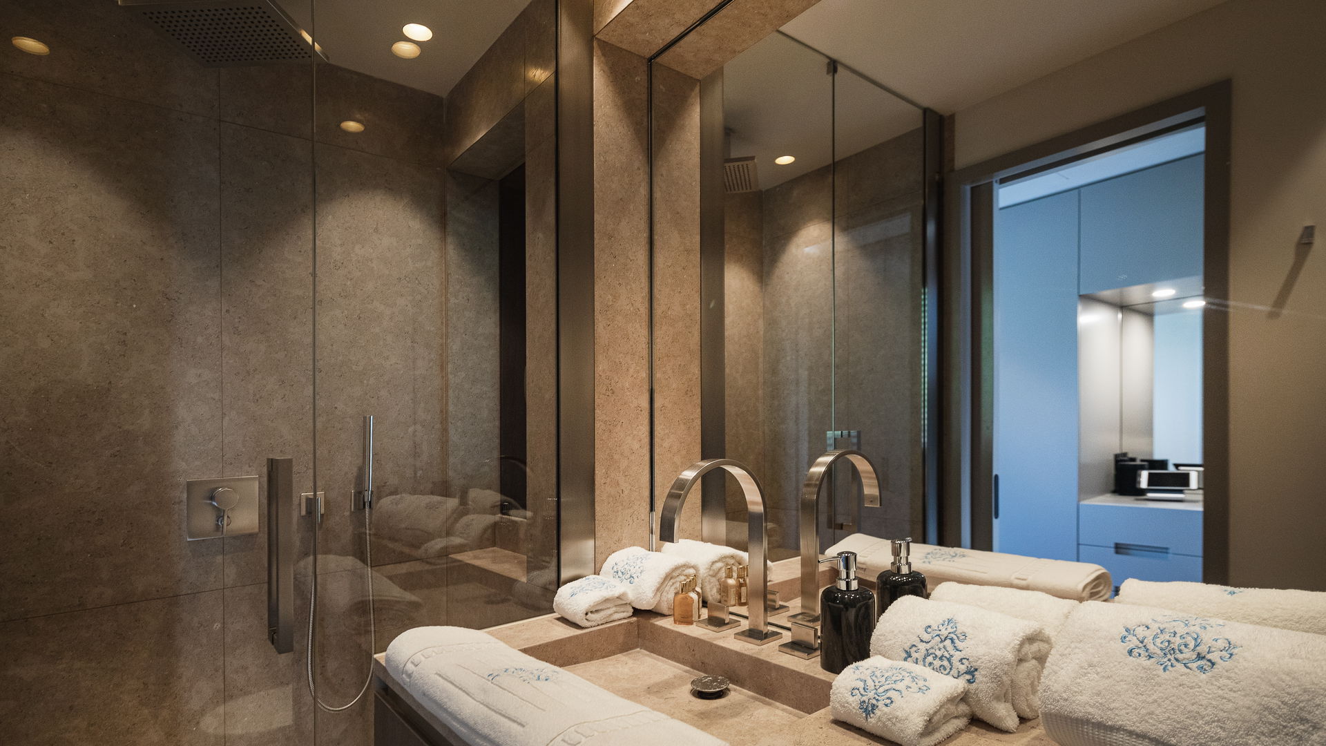 BEDROOM 7
