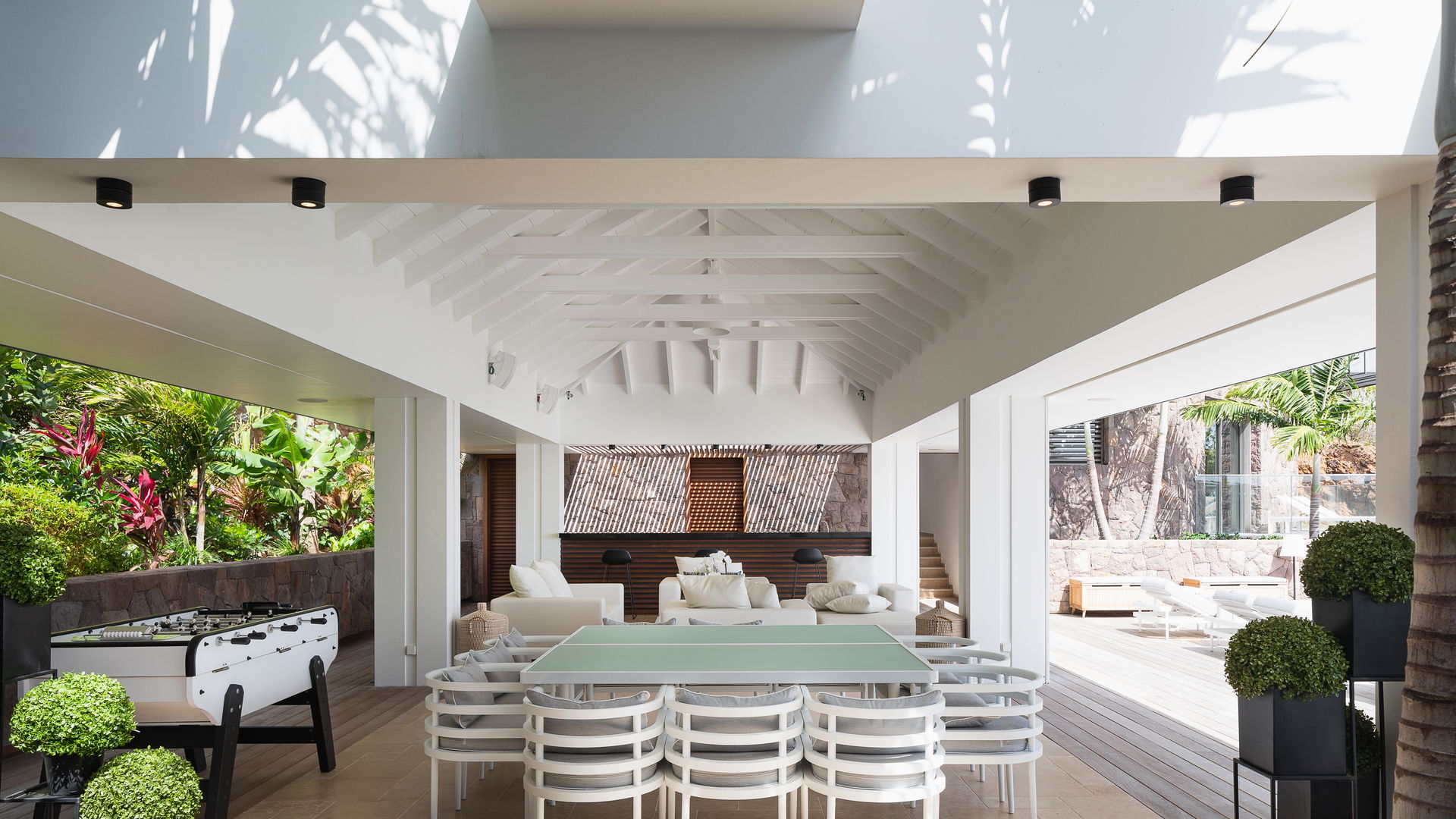 KITCHEN & DINING AREA