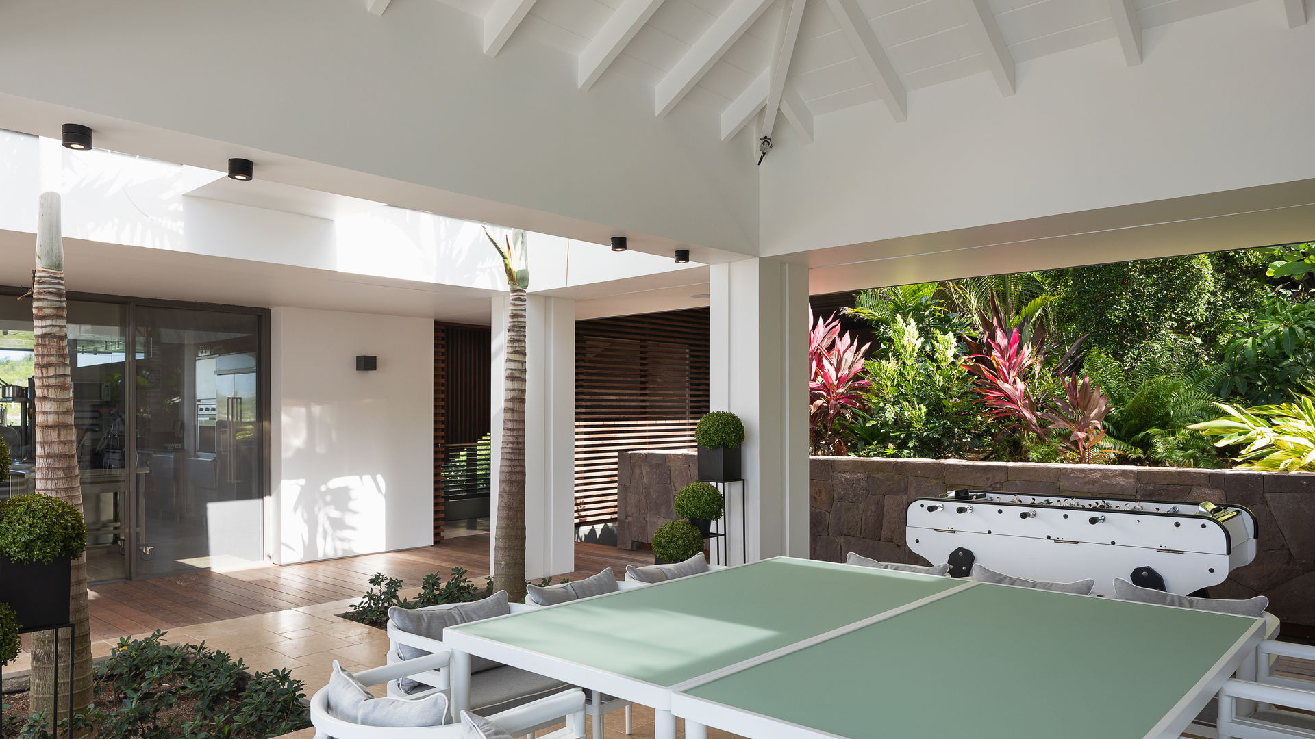 KITCHEN & DINING AREA
