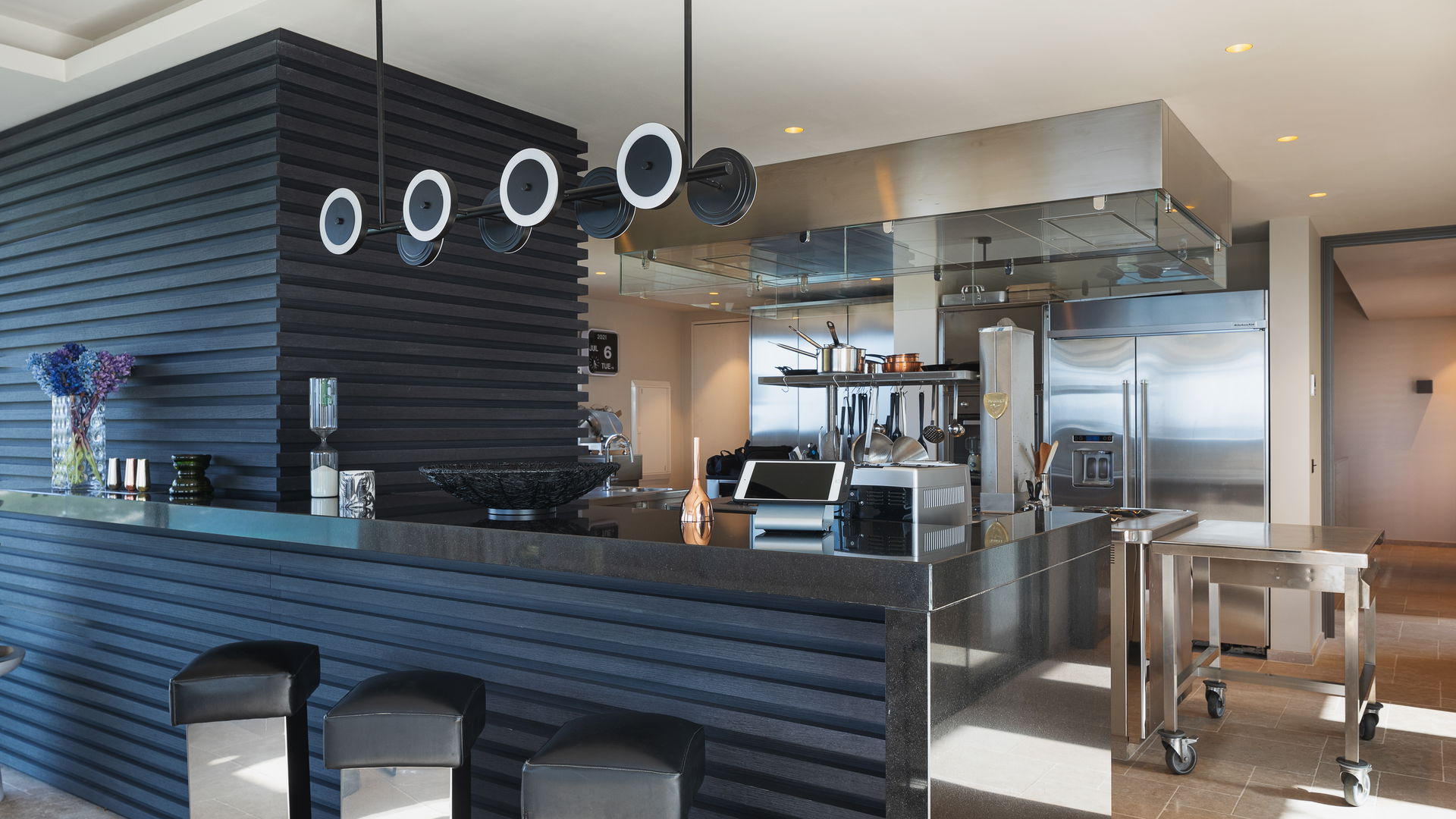 KITCHEN & DINING AREA