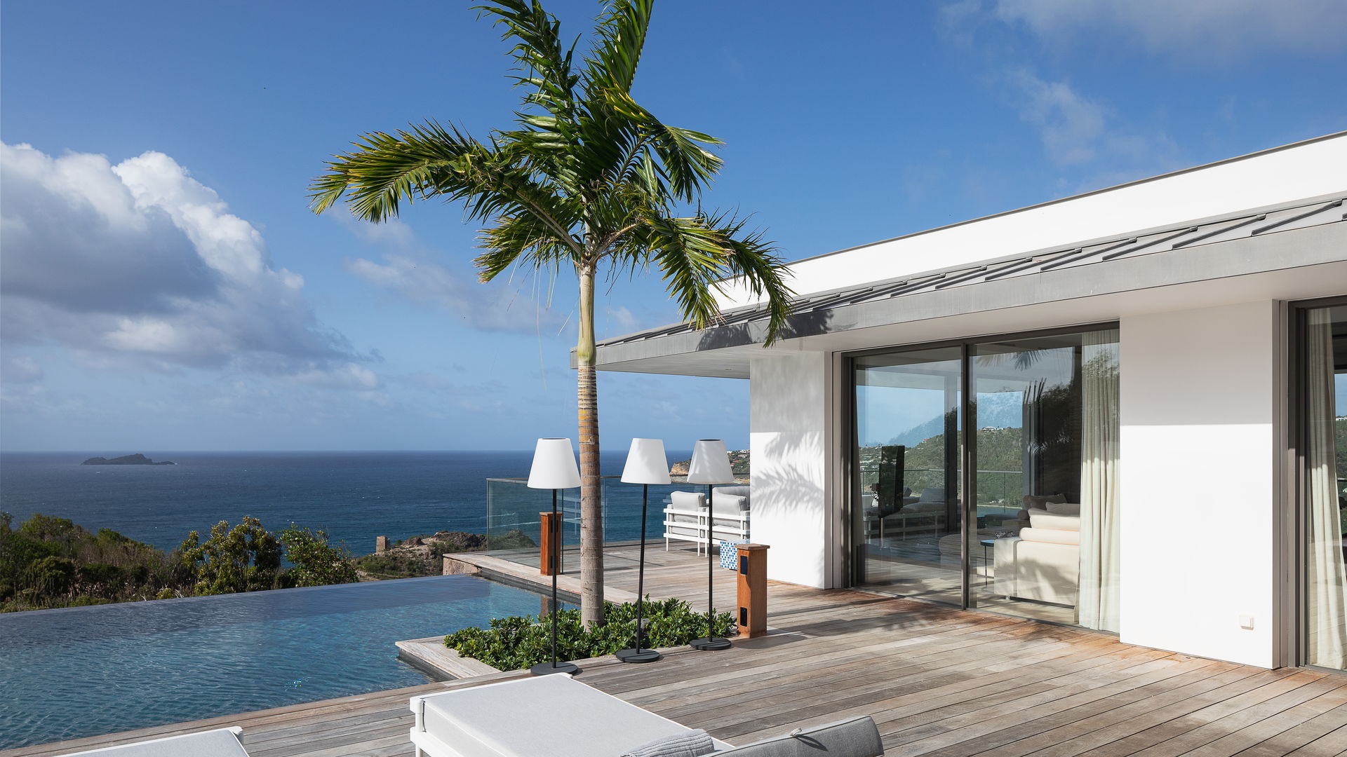POOL & TERRACE