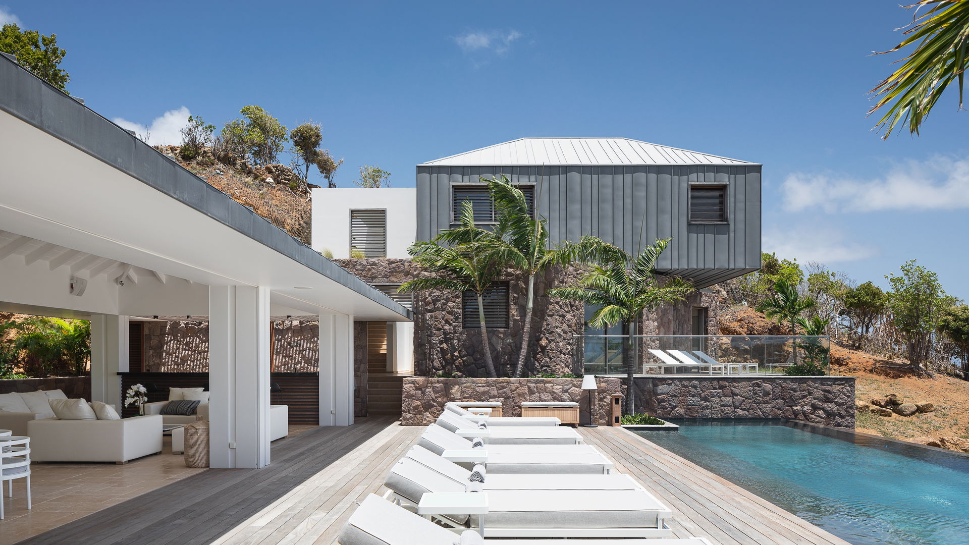 POOL & TERRACE