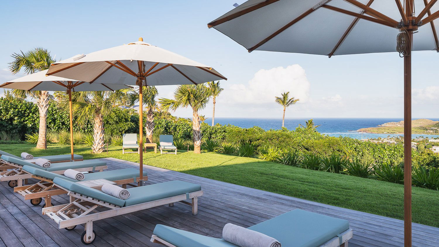 POOL & TERRACE