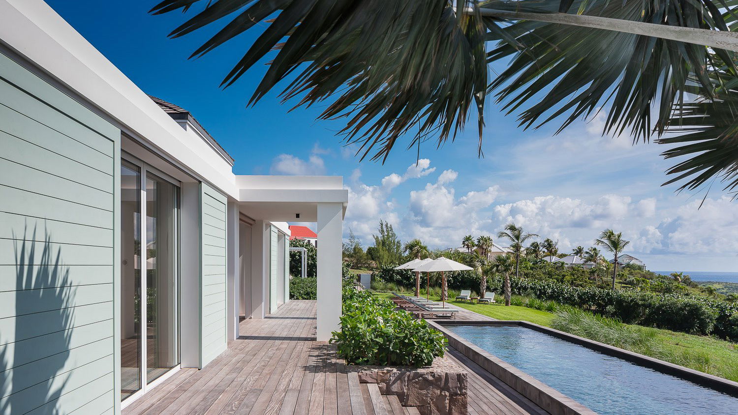 POOL & TERRACE