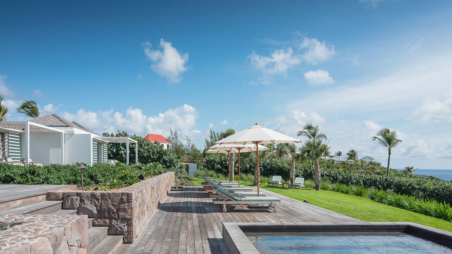 POOL & TERRACE