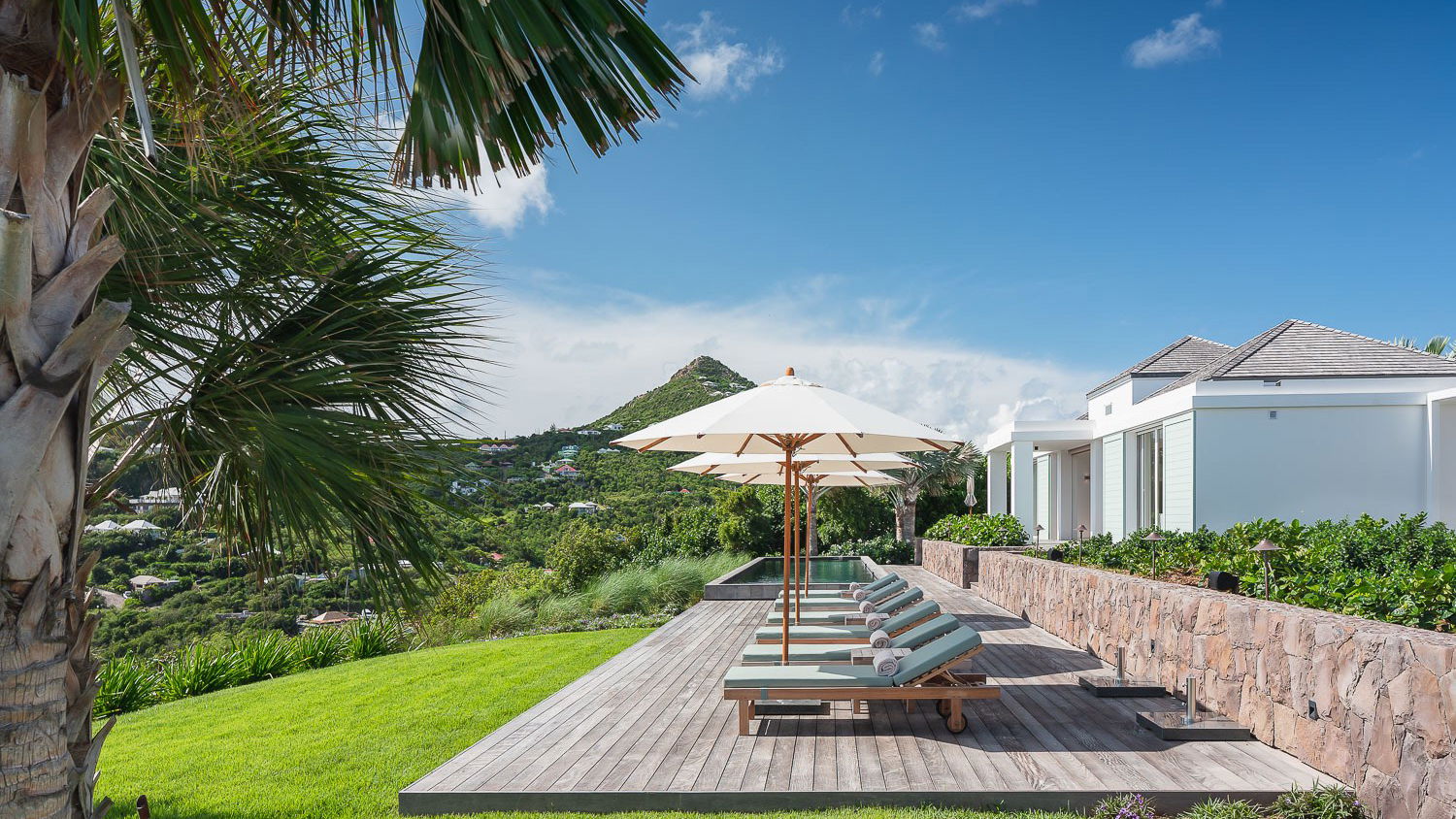 POOL & TERRACE