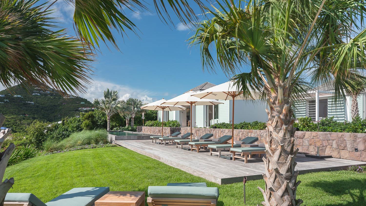 POOL & TERRACE