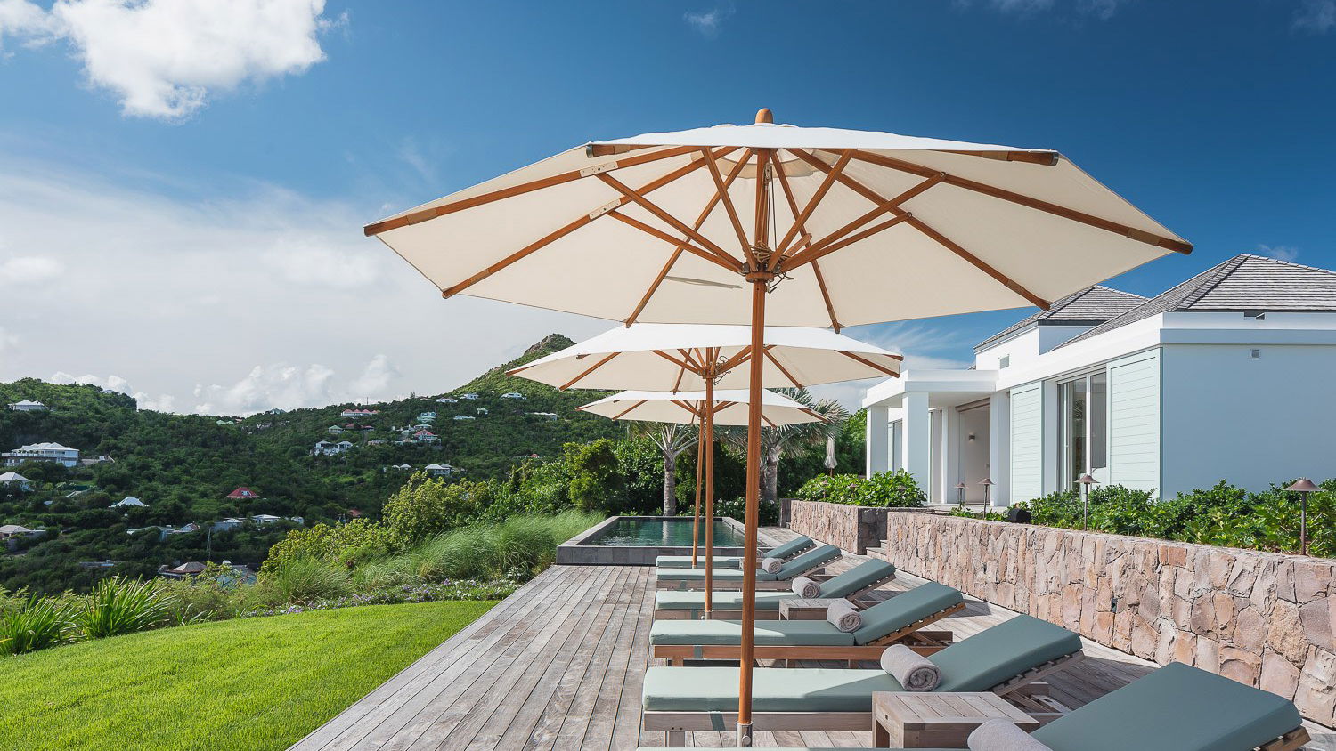 POOL & TERRACE