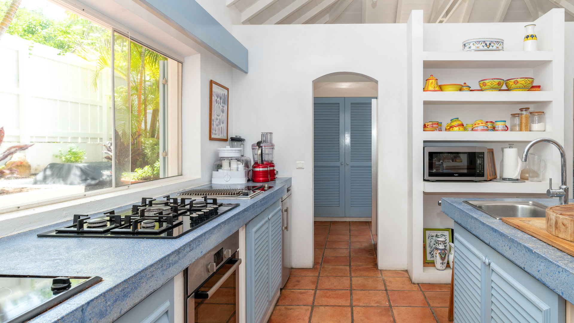 KITCHEN & DINING AREA
