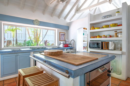 VILLA MANOIR DE LURIN KITCHEN & DINING AREA 3