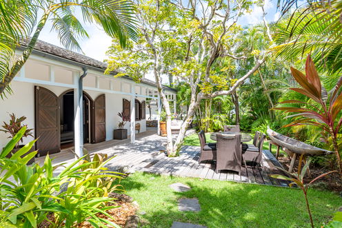 VILLA MANOIR DE LURIN KITCHEN & DINING AREA 5