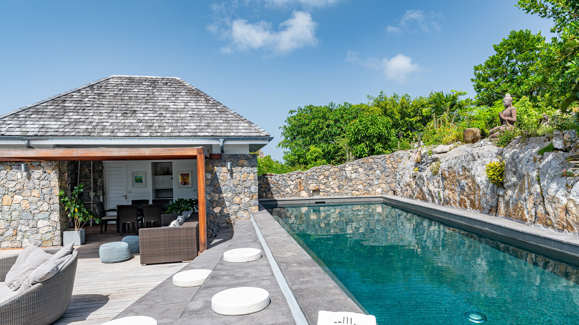 POOL & TERRACE
