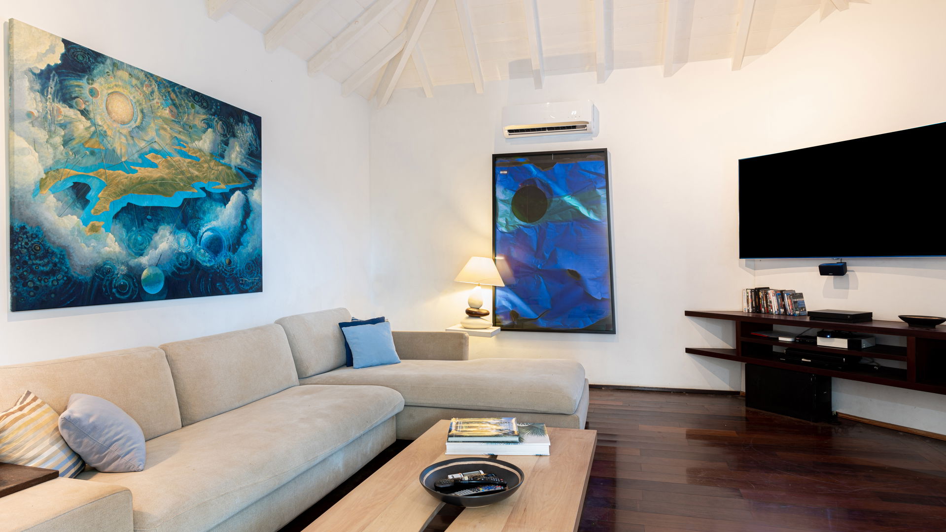 TV ROOM