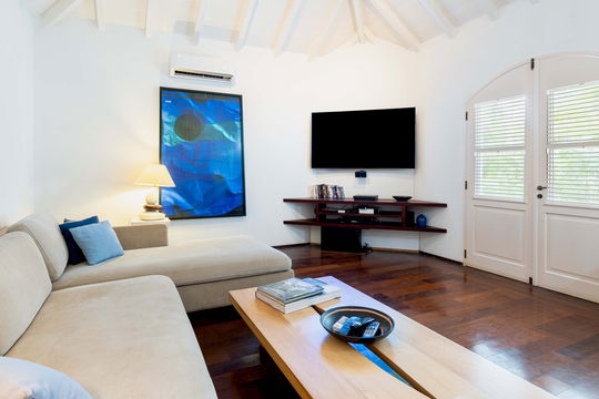 VILLA MANOIR DE LURIN TV ROOM 2