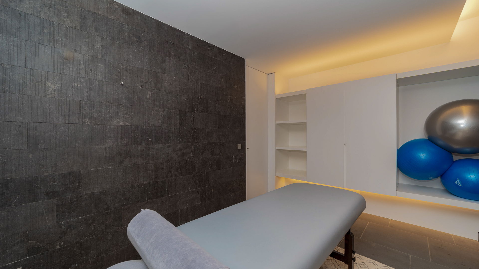 FITNESS & MASSAGE AREAS