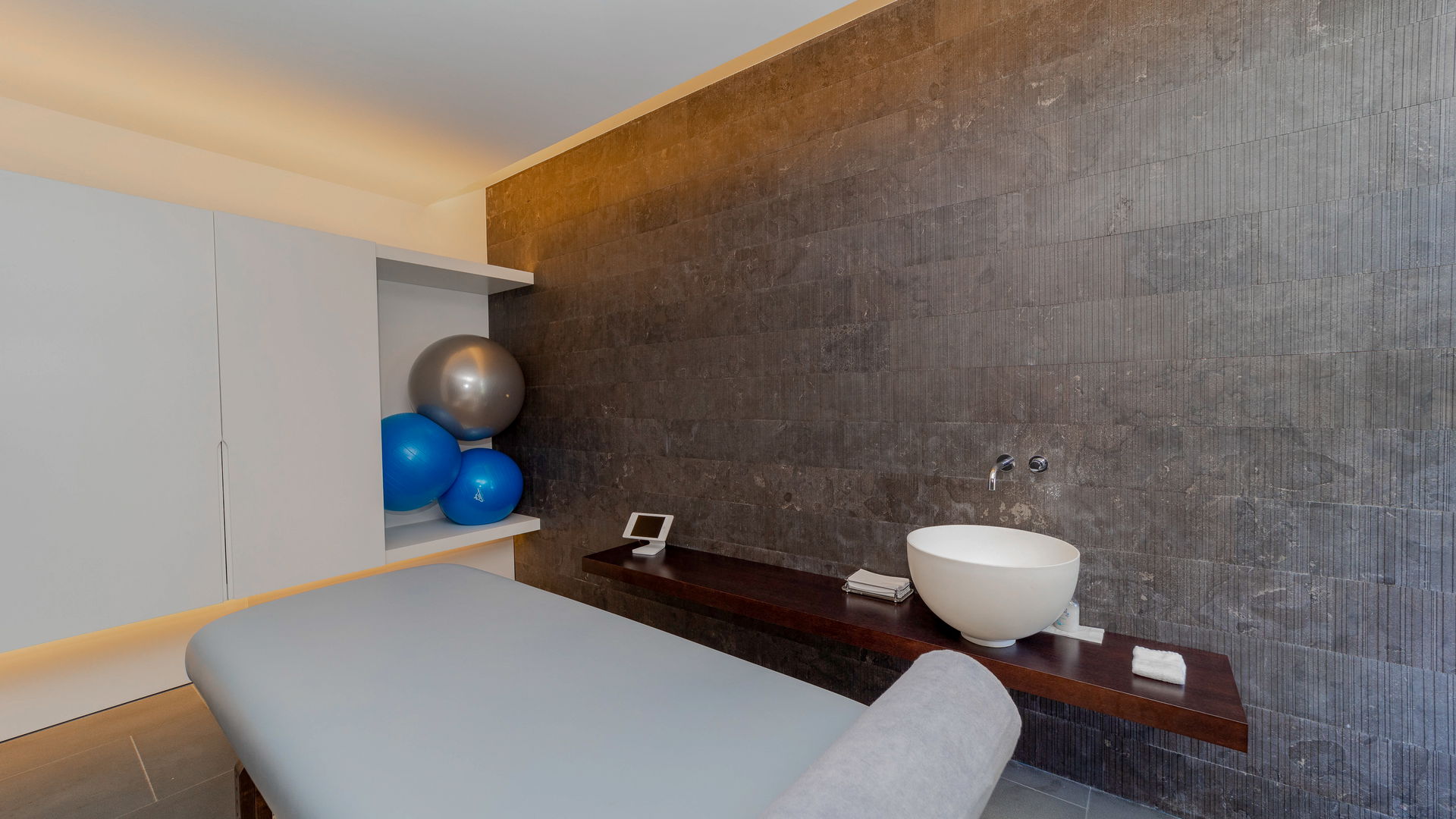 FITNESS & MASSAGE AREAS