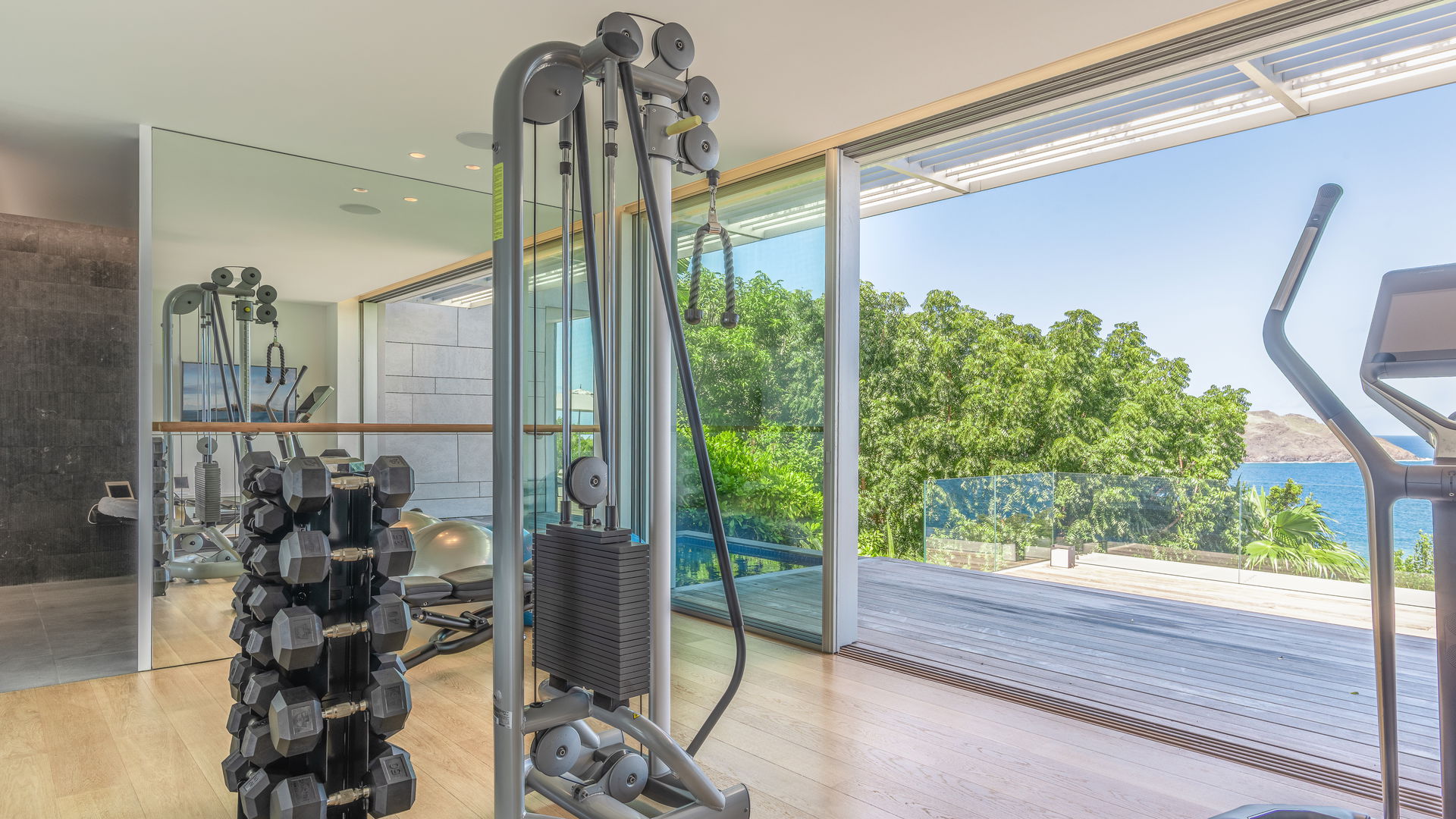 FITNESS & MASSAGE AREAS