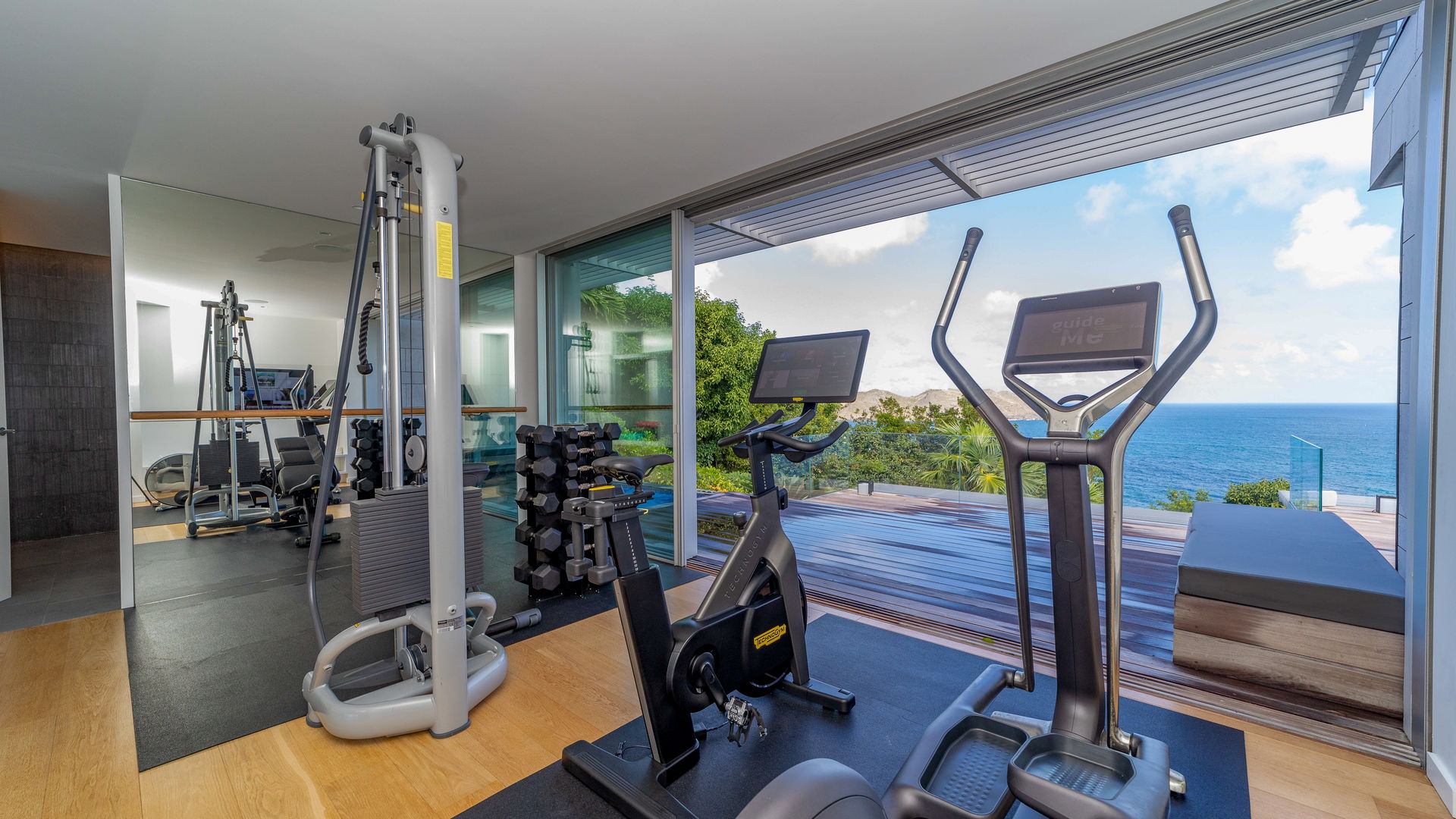 FITNESS & MASSAGE AREAS
