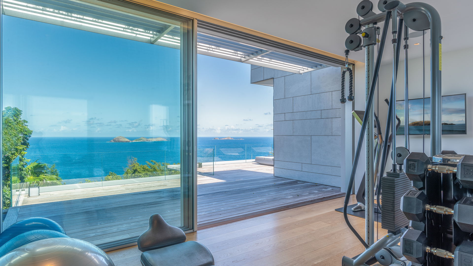 FITNESS & MASSAGE AREAS