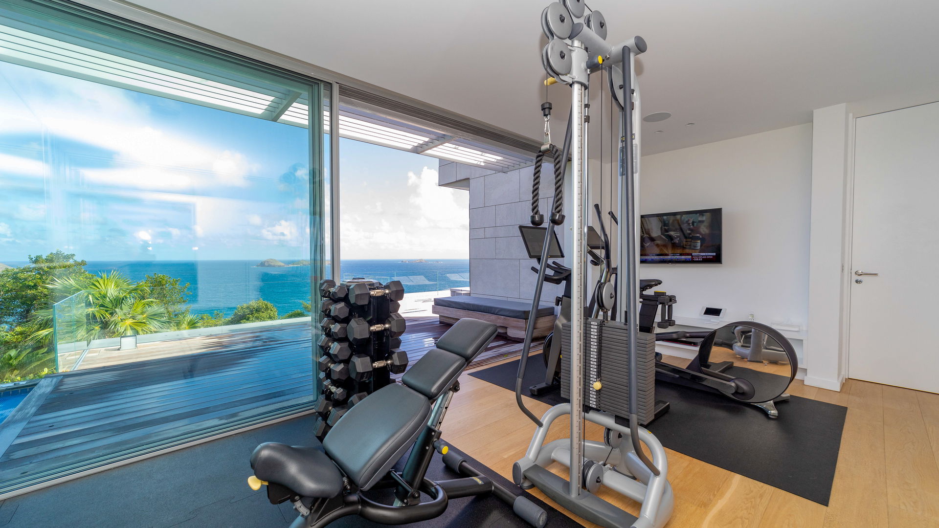 FITNESS & MASSAGE AREAS