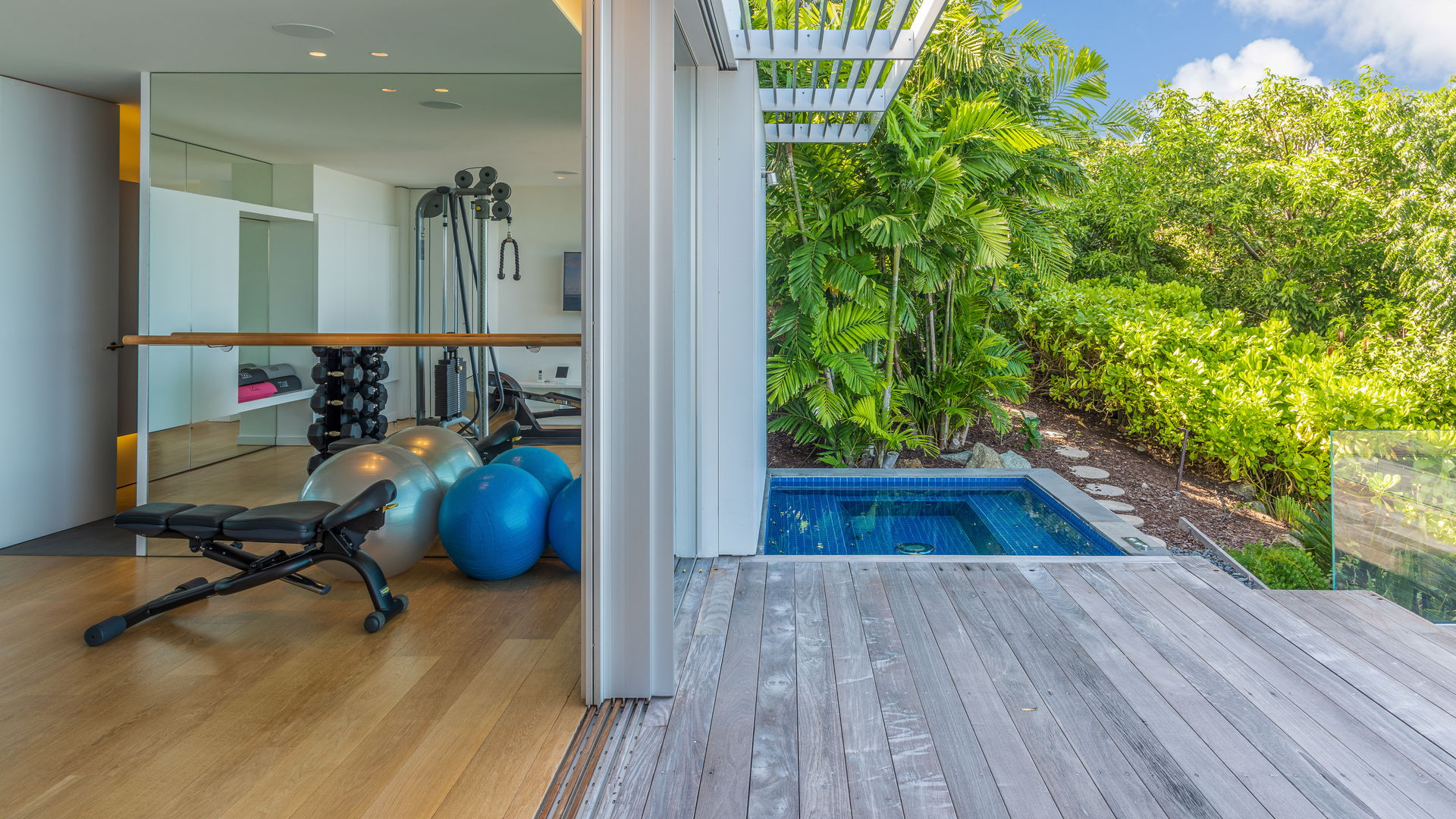 FITNESS & MASSAGE AREAS
