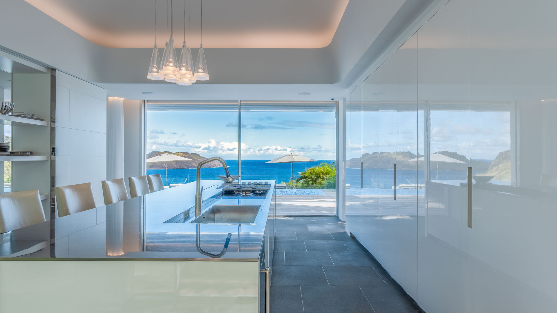KITCHEN & DINING AREA