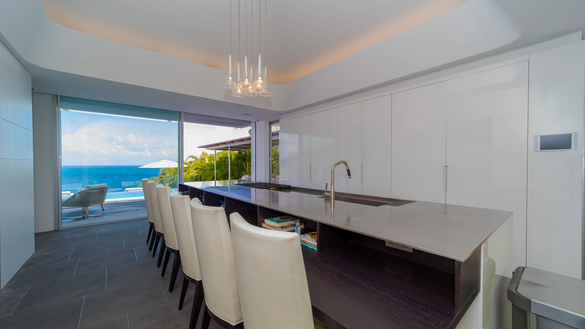 KITCHEN & DINING AREA