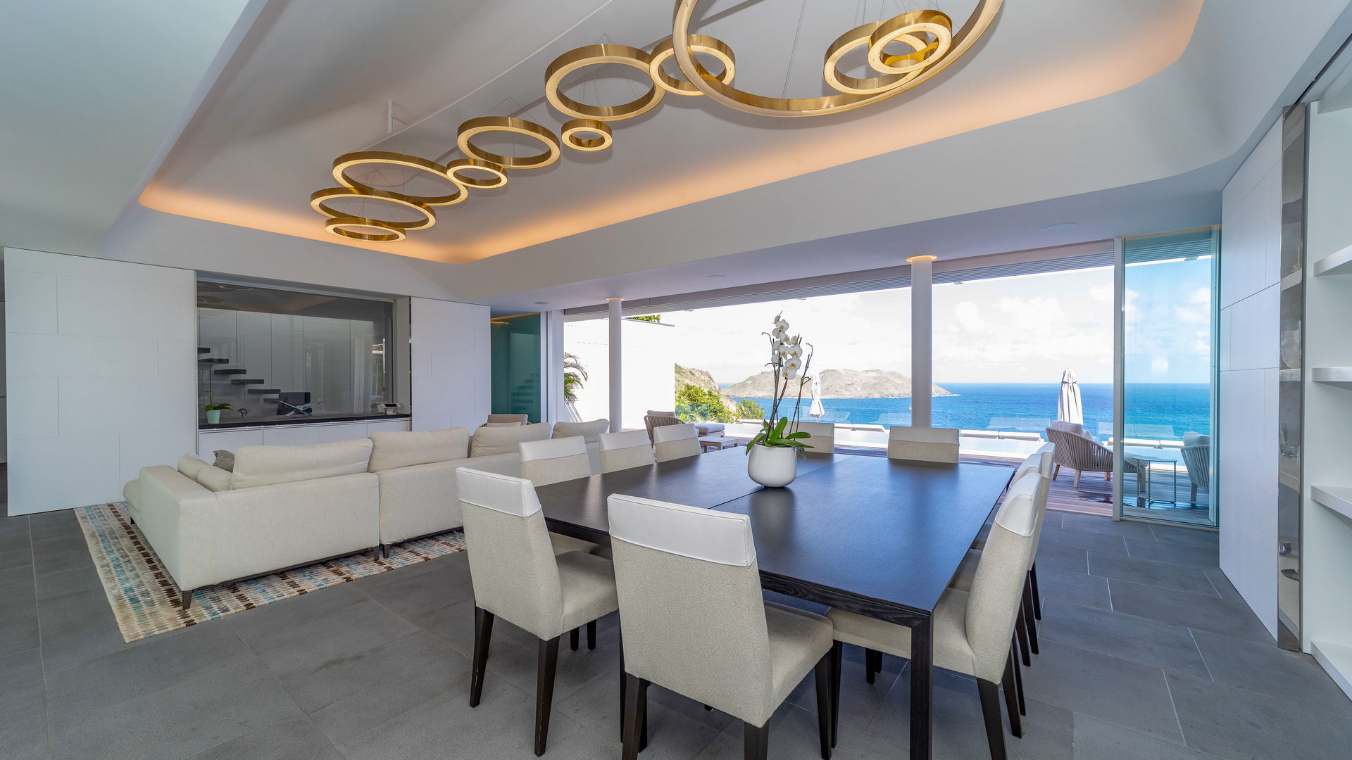 KITCHEN & DINING AREA