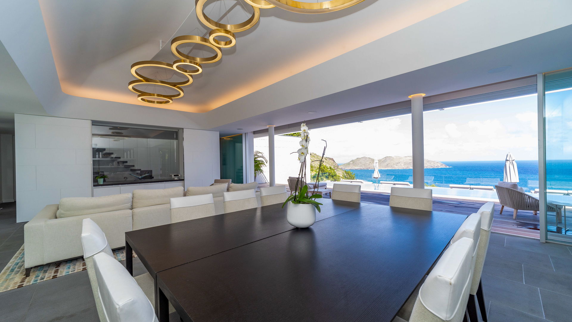KITCHEN & DINING AREA