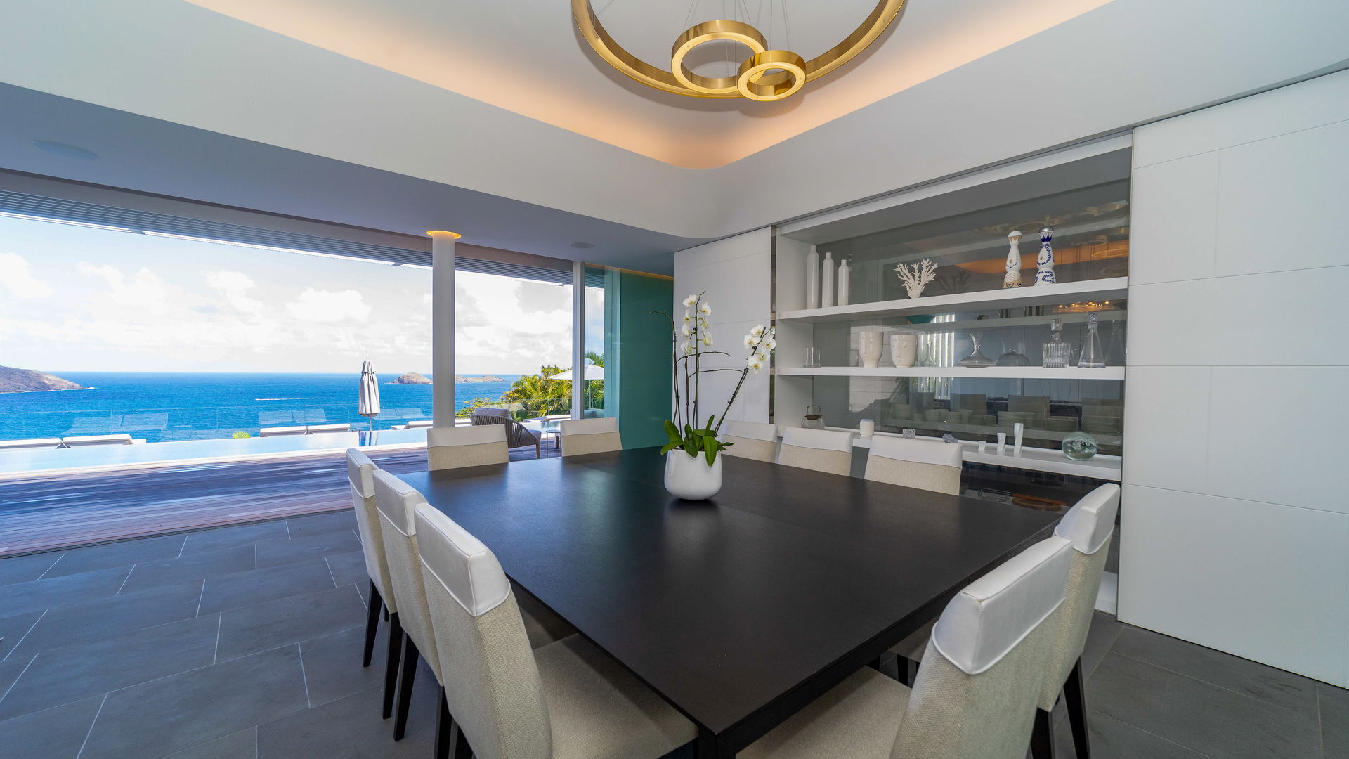 KITCHEN & DINING AREA