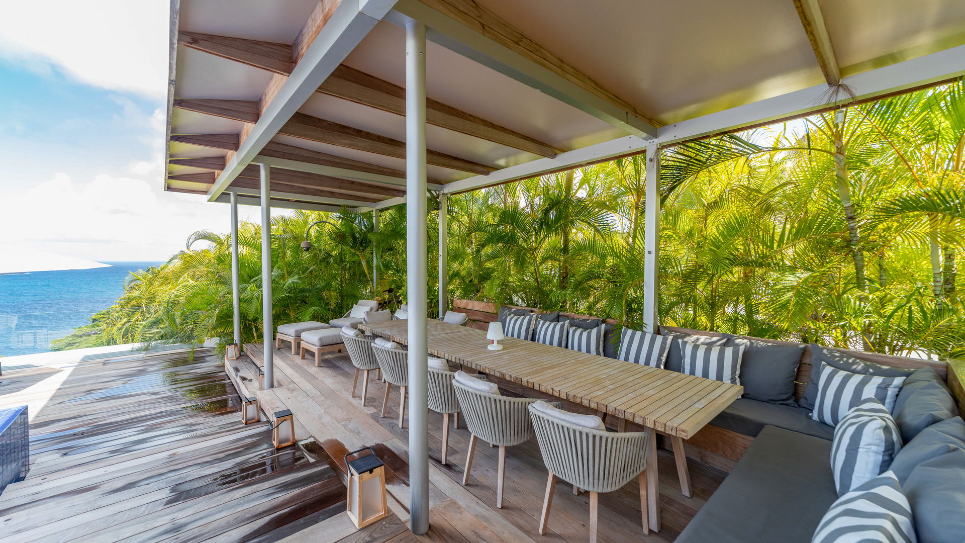 OUTDOOR DINING AREA