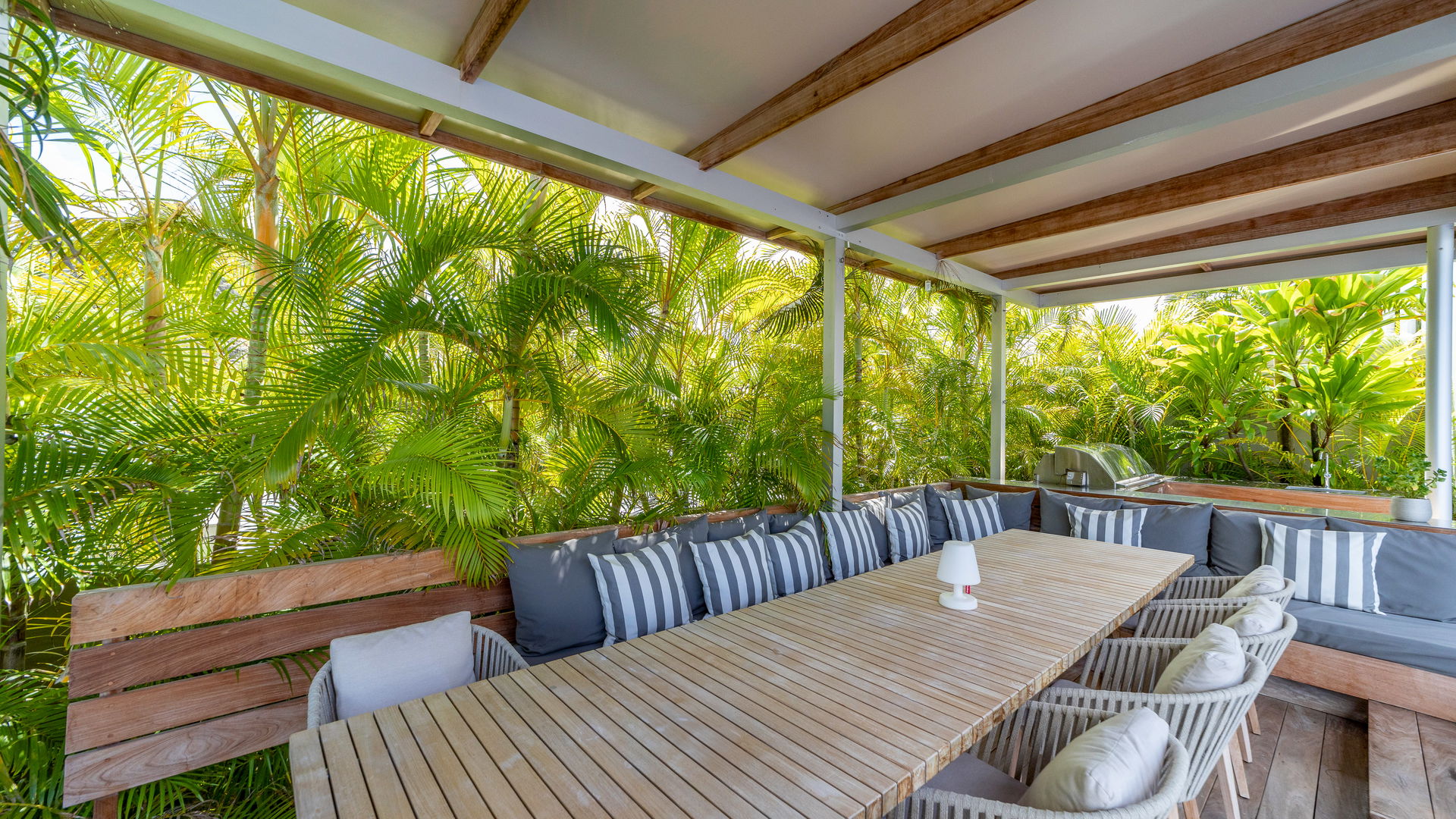 OUTDOOR DINING AREA