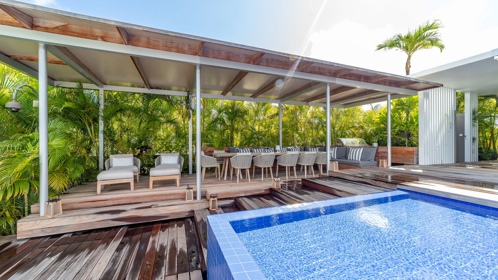 OUTDOOR DINING AREA