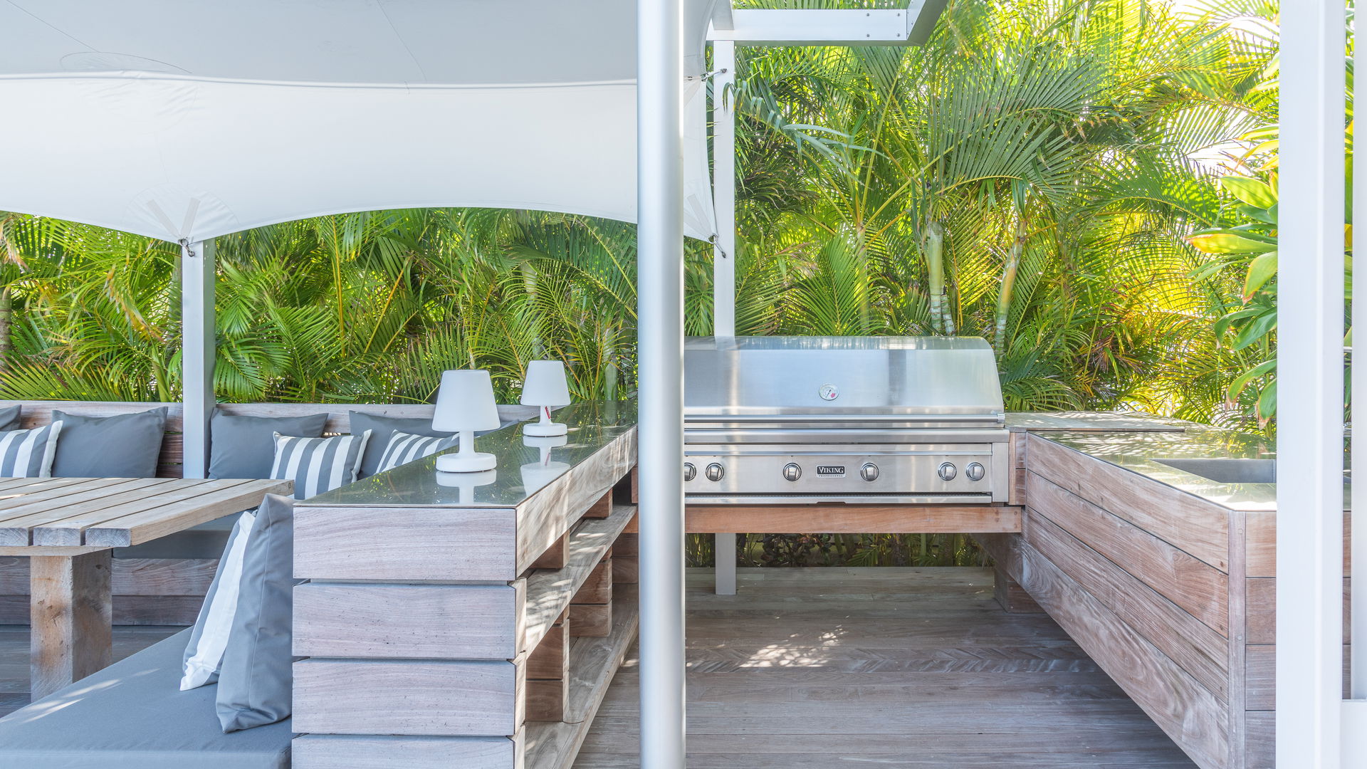 OUTDOOR DINING AREA