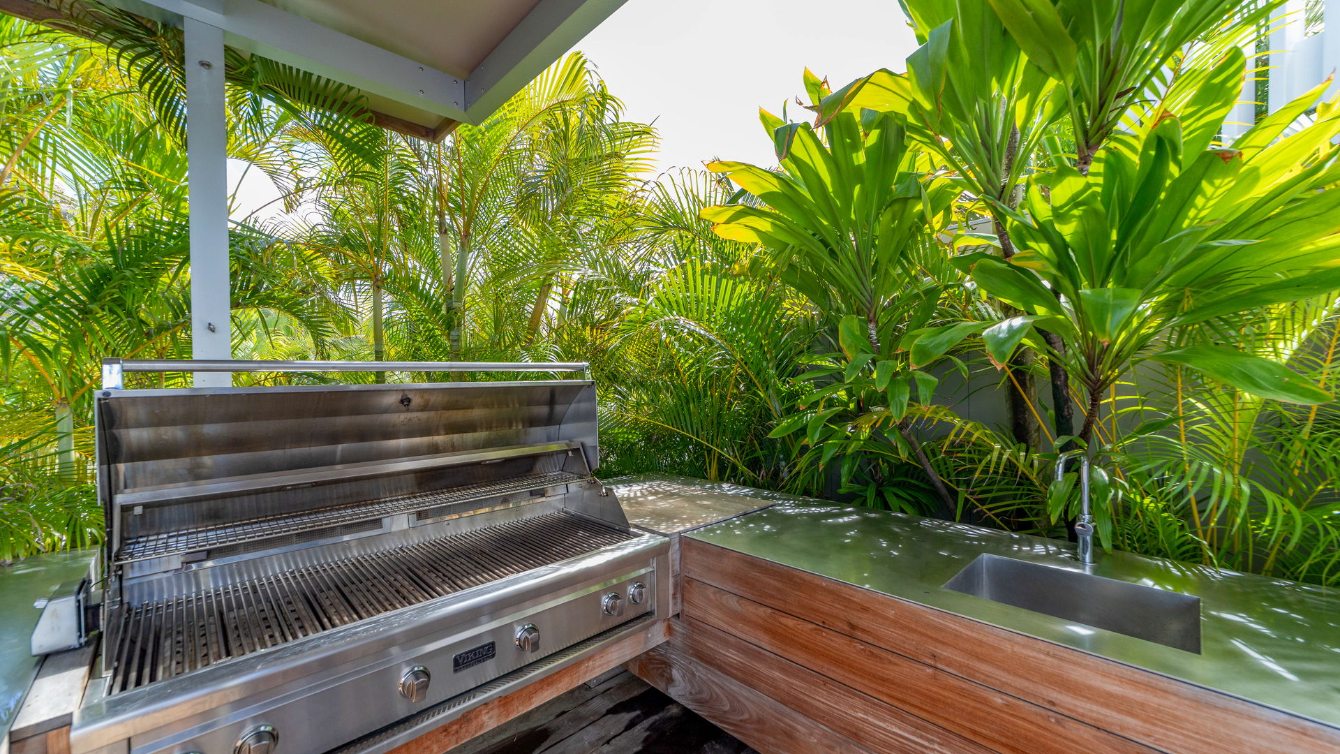 OUTDOOR DINING AREA
