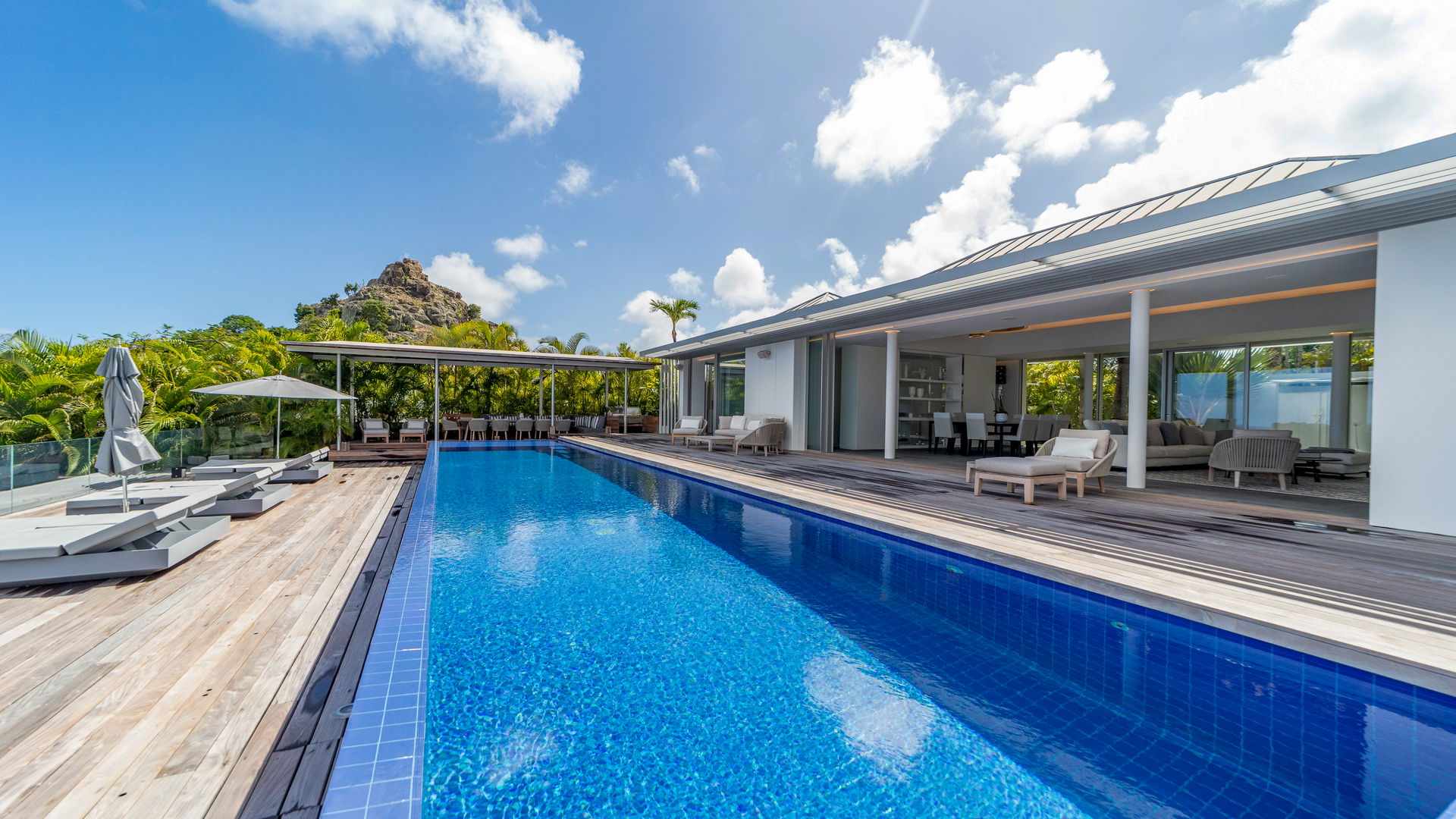 POOL & TERRACE