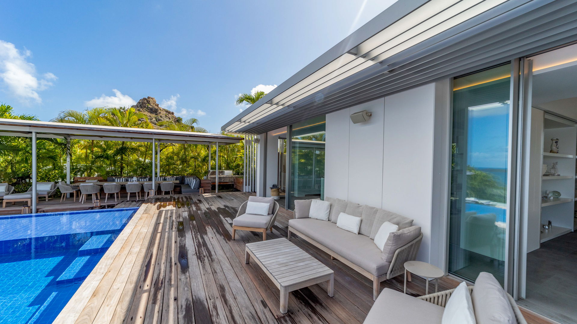 POOL & TERRACE