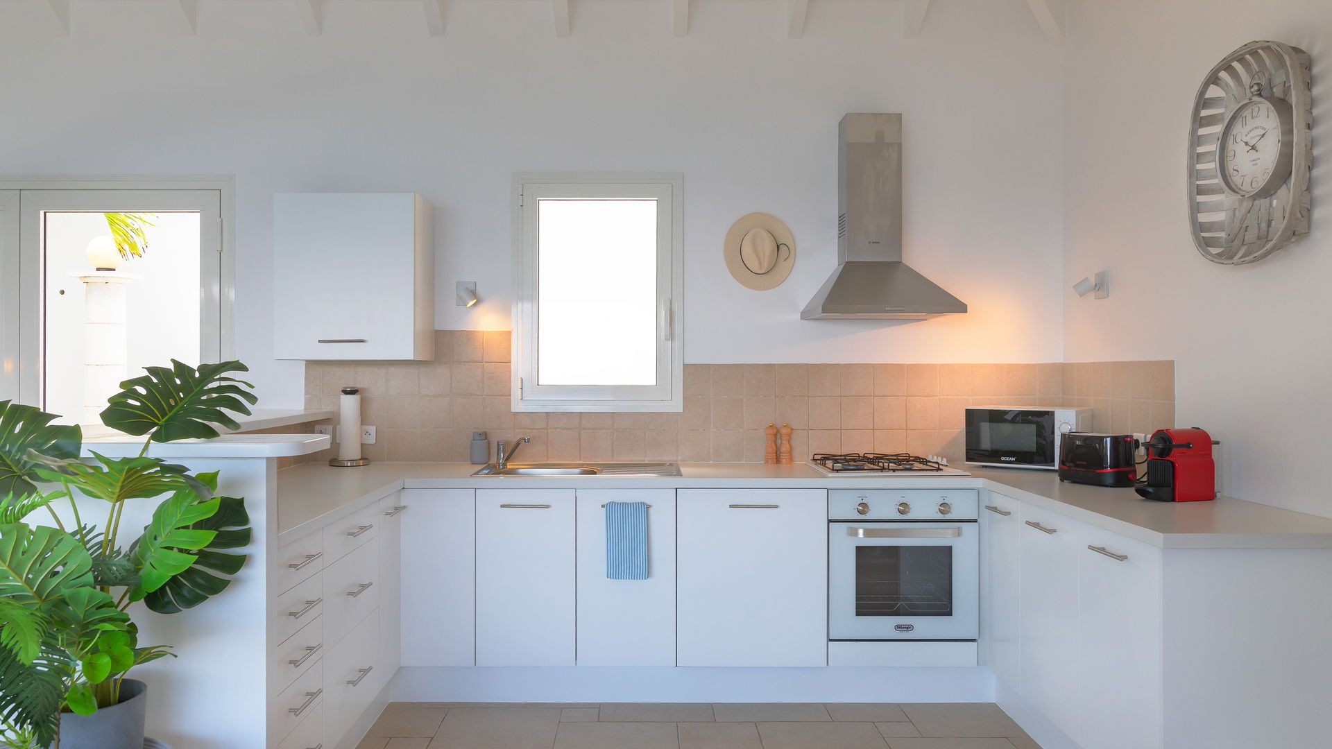 KITCHEN & DINING AREA
