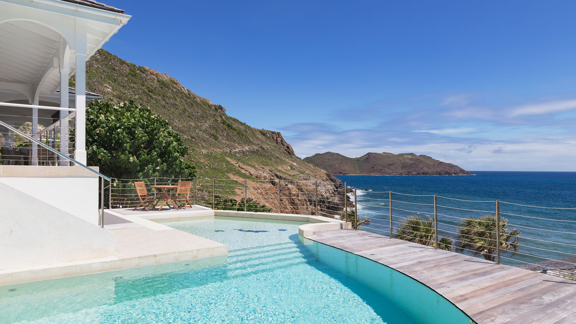 POOL & TERRACE