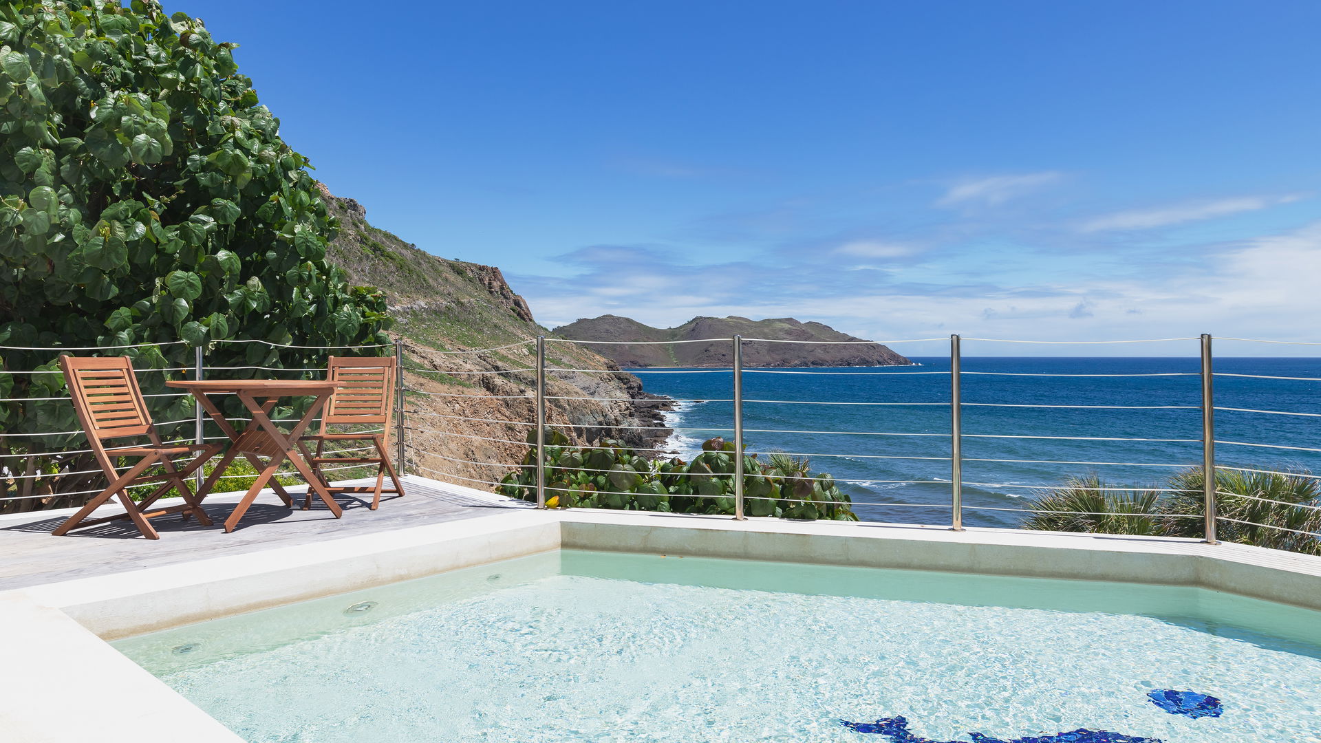 POOL & TERRACE
