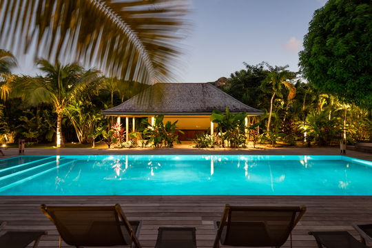 VILLA MANOIR DE LORIENT BY NIGHT 2