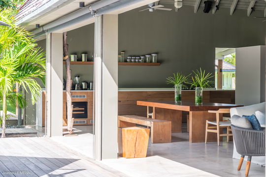 VILLA MANOIR DE LORIENT KITCHEN & DINING AREA 2