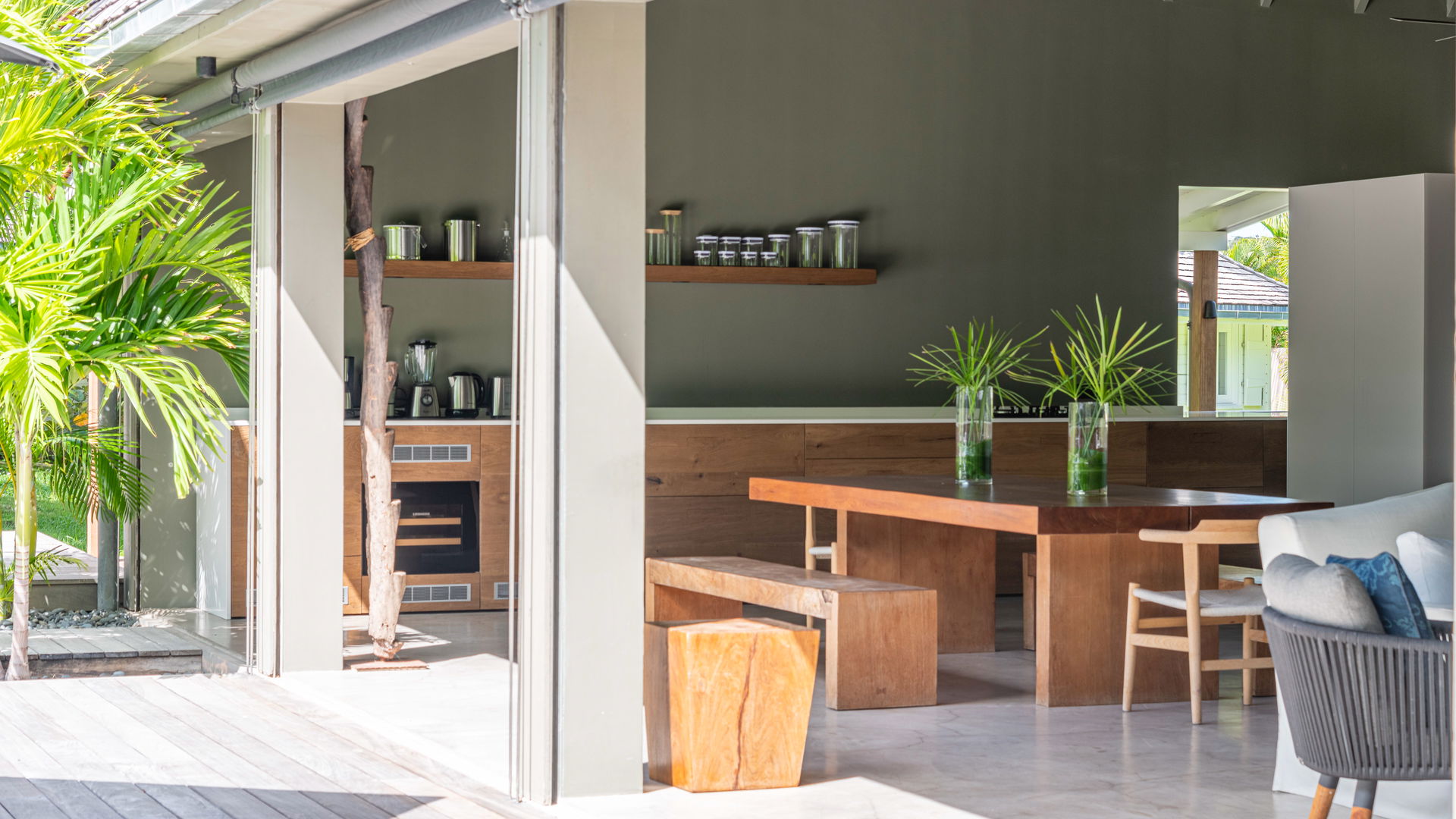 KITCHEN & DINING AREAS