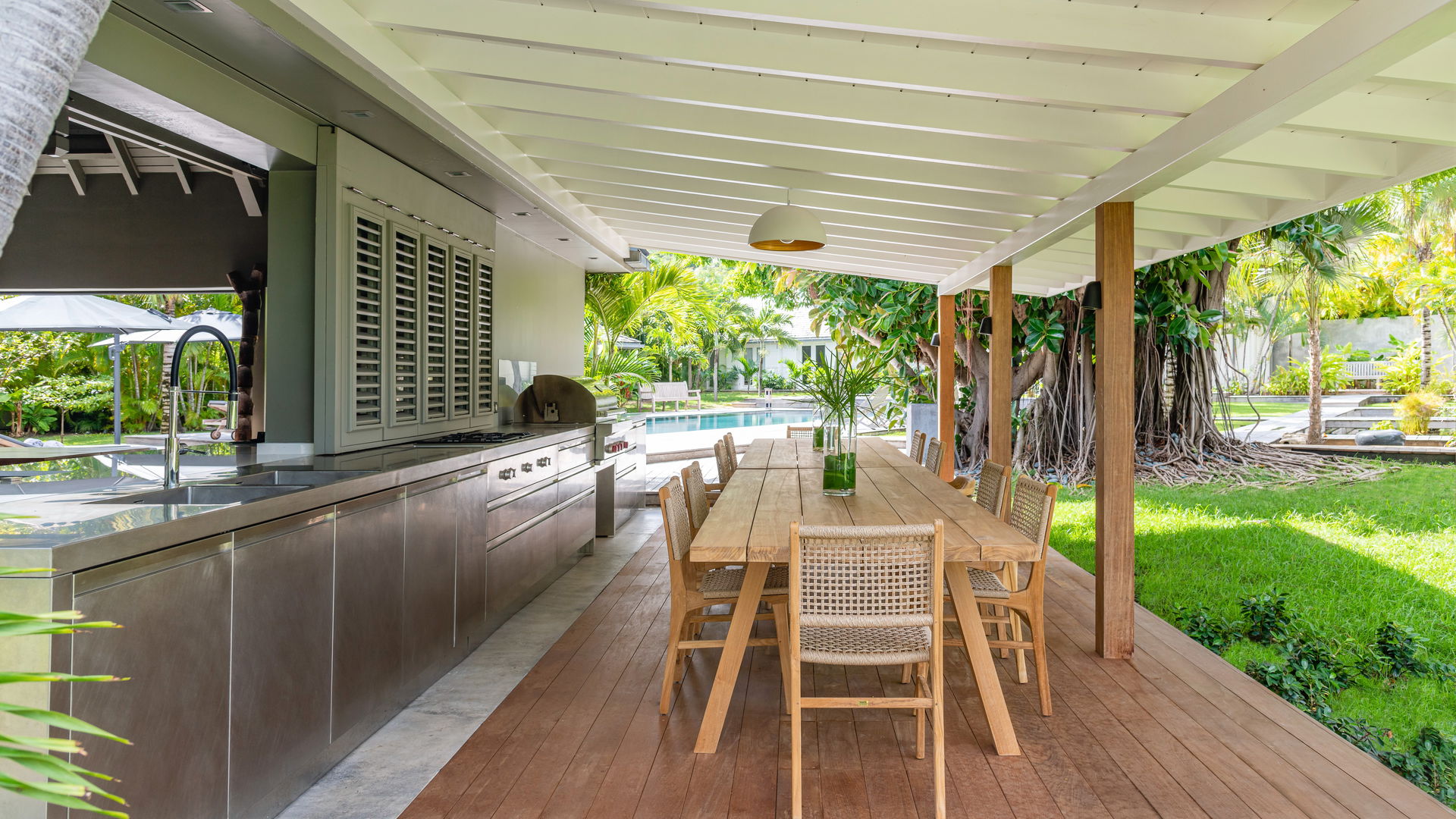 KITCHEN & DINING AREAS