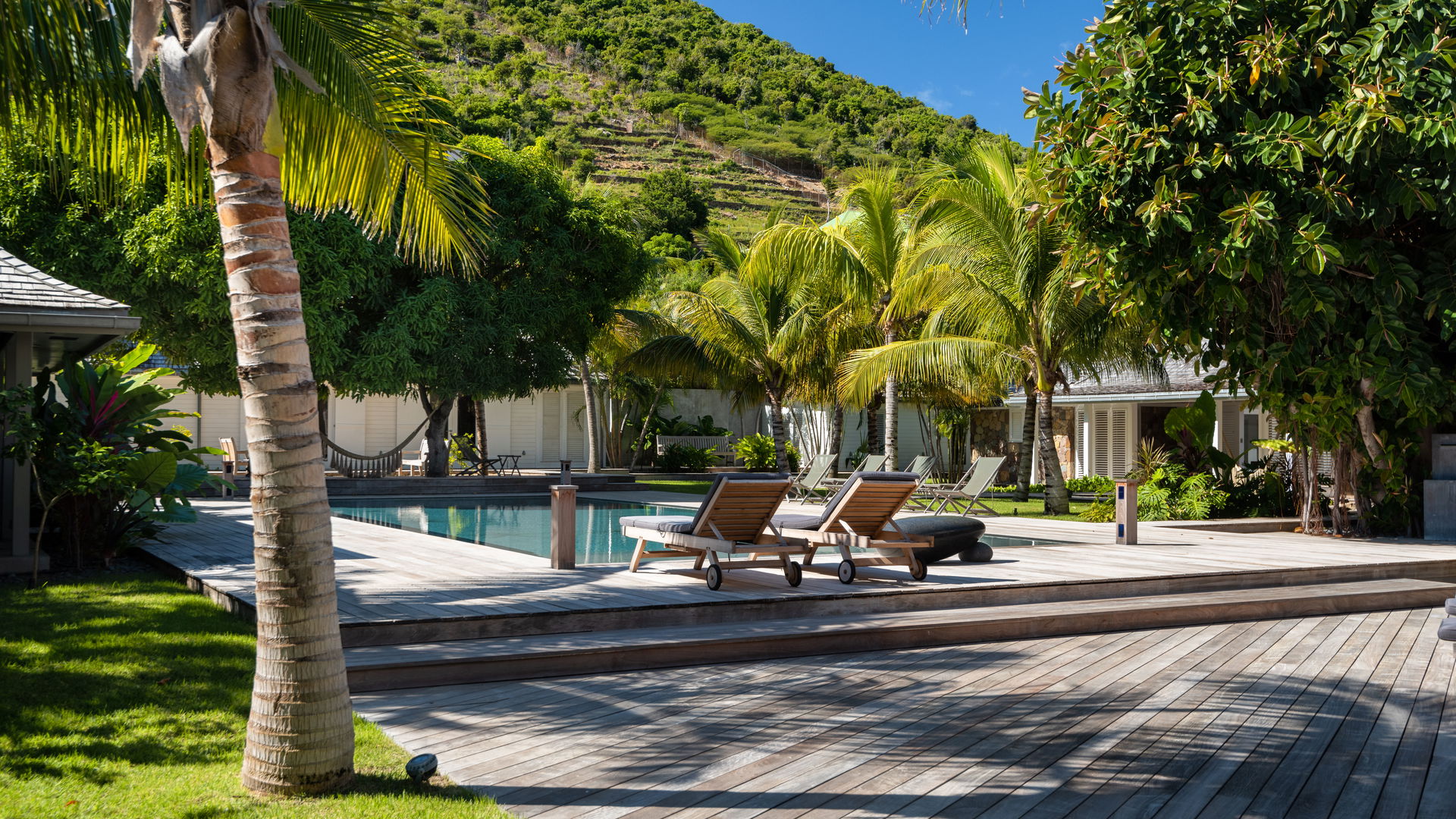 POOL & TERRACE